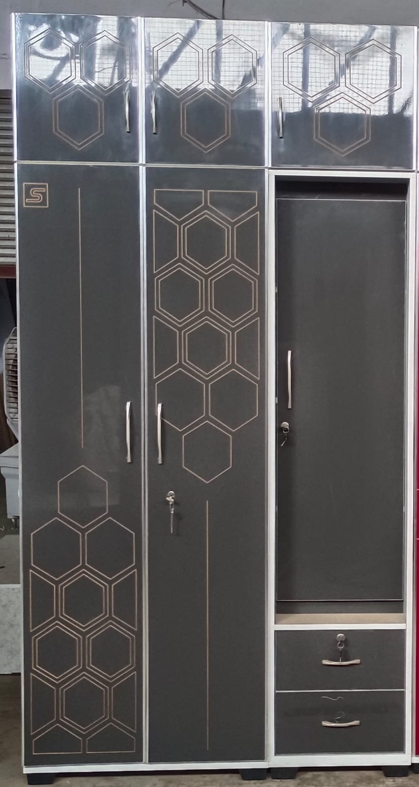 SATES Designer 3 Door Wardrobe With Dressing